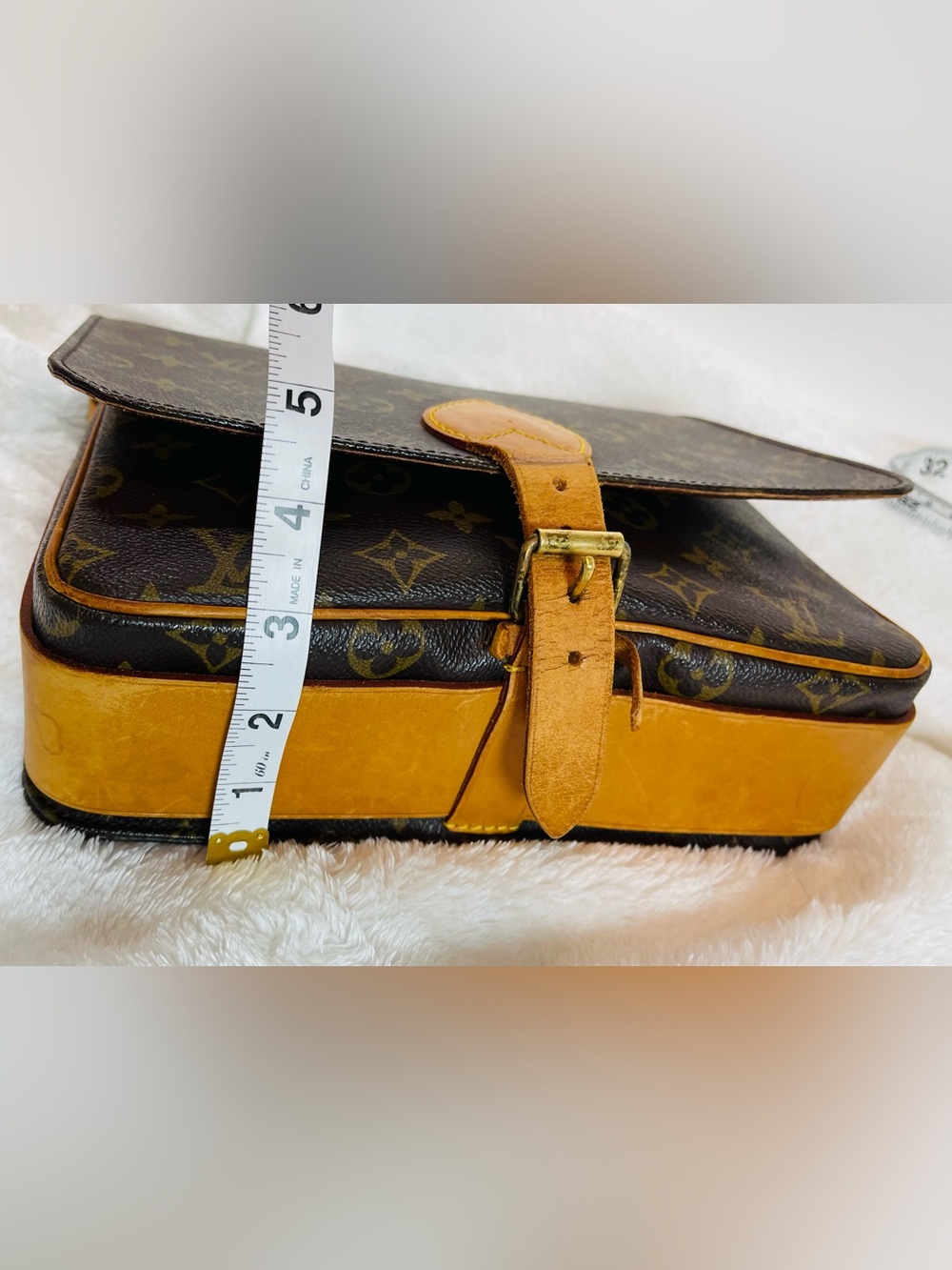 LV Authentic Crossbody Vintage - Picture 5 of 16